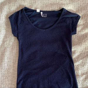 Fitted navy cap sleeve tee